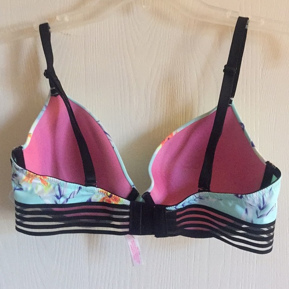 Victoria Secret Bra - Picture 2 of 2